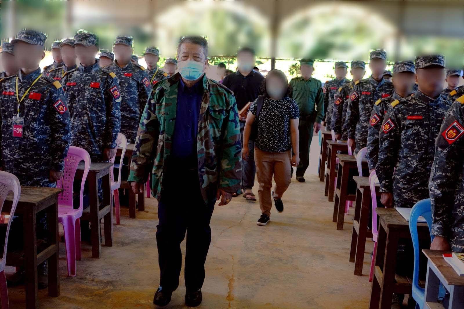 (PDFများ တက်ရောက်သည့် အရာရှိသင်တန်းဆင်းပွဲ ယာယီသမ္မတ တက်ရောက်နေစဉ်)