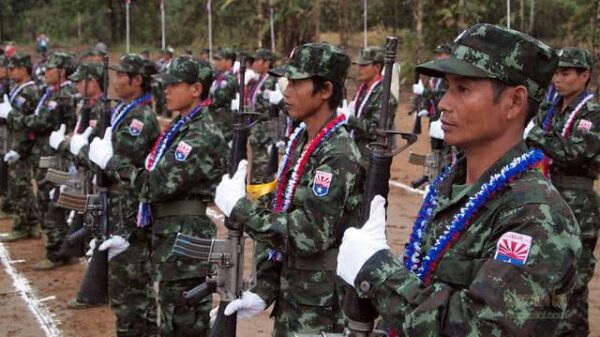 (KNU တပ်သားများအား တွေ့ရစဉ်။ ဓာတ်ပုံ - KNU)