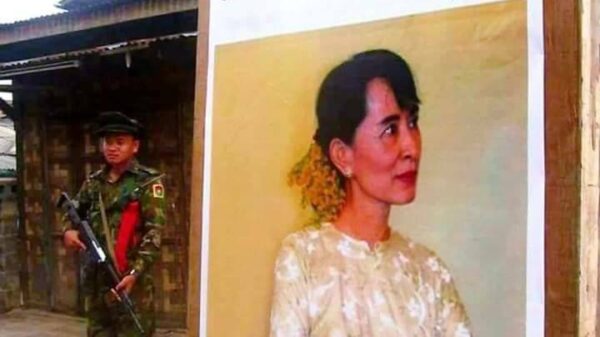 (၂၀၁၁ ခုနှစ်ကပြုလုပ်ခဲ့သော ဒေါ်အောင်ဆန်းစုကြည်၏ (၆၆)နှစ်မြောက်မွေးနေ့အခမ်းအနားအား တွေ့ရစဥ်။ ဓာတ်ပုံ-KIO)