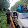 (ရေးမြို့နှင့် သံဖြူဇရပ်မြို့နယ်ကြား အမှတ်-၈ ပြည်ထောင်စု လမ်းမကြီးပေါ်၌ မော်တော်ယာဉ်သွားမှုနှင့်ပတ်သက်ပြီး ပူးပေါင်းတပ်ဖွဲ့များက စစ်ဆေးနေစဥ်။ ဓာတ်ပုံ - MOD-NUG)