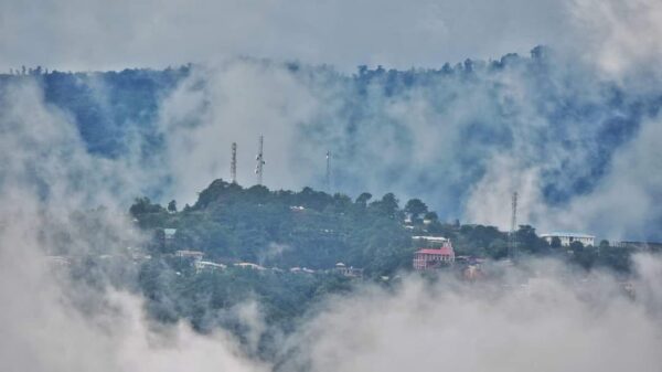 (တိမ်​တွေကြားက မင်းတပ်မြို့ရဲ့ ဇွန် ၂၃ ရက်မနက်အလှကို​တွေ့ရစဥ်။ ဓါတ်ပုံ-HKL-မင်းတပ်)