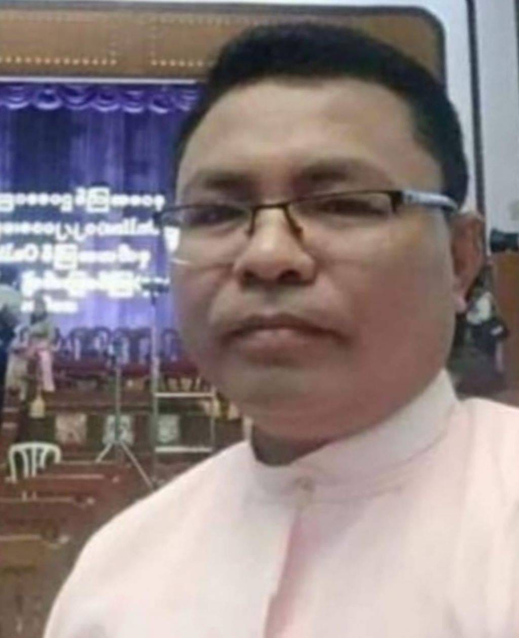 (စစ်​ကောင်စီခန့် ကျိုထိုက်မြို့နယ်​ကောင်စီဝင် ဦးရဲနိုင်​အောင်။ ဓါတ်ပုံ-ရဲနိုင်​အောင်​ဖေစ်ဘွခ်)