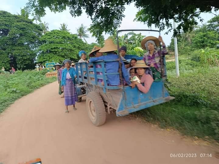 (​နေရပ်တိမ်း​ရှောင်ထွက်​ပြေး​နေရ​သော ကရင်နီနှင့် စစ်တိုင်းမှ စစ်​ဘေး​ရှောင်ပြည်သူအချို့ ။ဓါတ်ပုံ-CJ)
