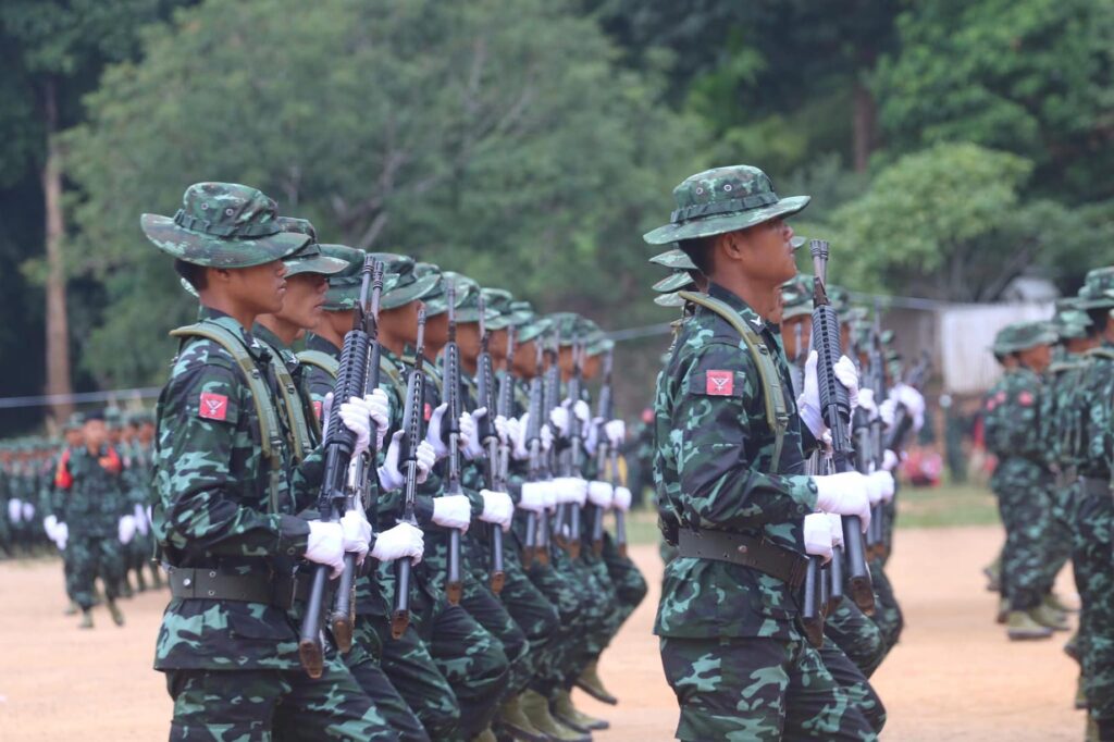 (မယ်စဲ့မြို့ ကို Google Map တွင်တွေ့ရပုံ/ KNDF နှင့် KA တပ်ဖွဲ့ဝင်များ ။ဓါတ်ပုံ-KNDF ၊KA)