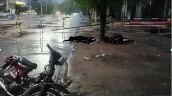 ၂၀၂၂ ခုနှစ် ဧပြီလအတွင်း ရဲမွန်တောင်ရပ်ကွက်ရုံးရှေ့ မှာ ပစ်ခတ်ခံရသူ လူငယ် ၂ ဦး(ပုံဟောင်း)