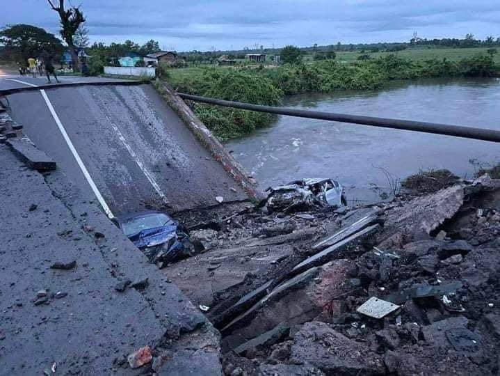 (ဘီးလင်းမြို့နယ်ရှိ တံတားတစ်စီးကို ယမန်နေ့ညပိုင်းက မိုင်းခွဲဖျက်ဆီးပြီးနောက်တွေ့ရစဥ်။ ဓာတ်ပုံ - CJ)