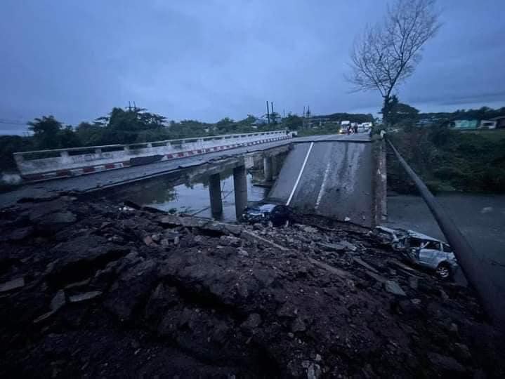(ဘီးလင်းမြို့နယ်ရှိ တံတားတစ်စီးကို ယမန်နေ့ညပိုင်းက မိုင်းခွဲဖျက်ဆီးပြီးနောက်တွေ့ရစဥ်။ ဓာတ်ပုံ - CJ)