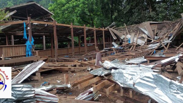 (မူတြော်ခရိုင်အတွင်း စစ်ကောင်စီတပ်က ဂျက်ဖိုက်တာဖြင့် နှစ်ကြိမ်လာရောက်တိုက်ခိုက်ပြီးနောက် ပျက်စီးမှုများအား တွေ့ရစဉ်။ ဓာတ်ပုံ - KNU-Mutraw News)