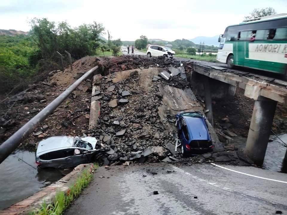 (ဘီးလင်းမြို့နယ်ရှိ တံတားတစ်စီးကို ယမန်နေ့ညပိုင်းက မိုင်းခွဲဖျက်ဆီးပြီးနောက်တွေ့ရစဥ်။ ဓာတ်ပုံ - CJ)