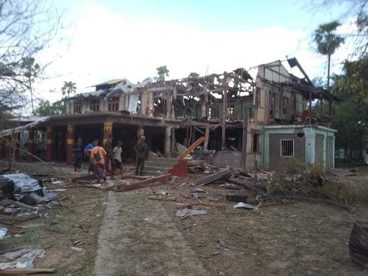 (စစ်​ကောင်စီတပ်ဗုံးကျဲမှု​ကြောင့် ဘုန်းကြီး​ကျောင်းပျက်စီး​နေမှု ။ဓါတ်ပုံ-CJ)