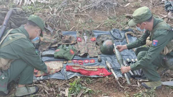 (ကိုးကန့်စစ်မြေပြင်တွင် စစ်ကောင်စီတပ်ထံမှ MNDAAက လက်နက်ခဲယမ်းများ သိမ်းဆည်းရမိစဥ်။ ဓာတ်ပုံ - The Kokang)