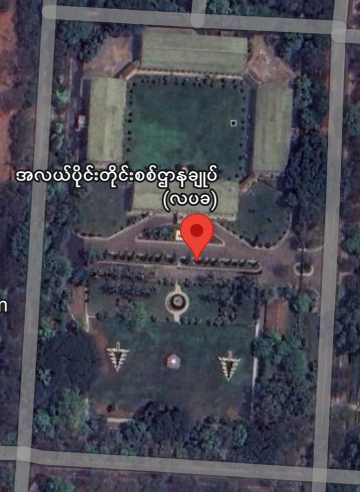 (၂၀၂၀ ခုနှစ် နိုဝင်ဘာ ၈ ရက်မှာ ကျင်းပသည့် ရွေးကောက်ပွဲတွင် မန္တလေးနန်းတွင်း တပ်မဲရုံအတွင်း တပ်မတော်မိသားစုများ မဲပေးနေသည့် မြင်ကွင်း။ လပခ နှင့် လပခ တည်ရှိရာ မနာတလေးကျုံး၊နန်းတော် အနီးဝန်းကျင်တို့ကို Google Map တွင်တွေ့ရမှု)