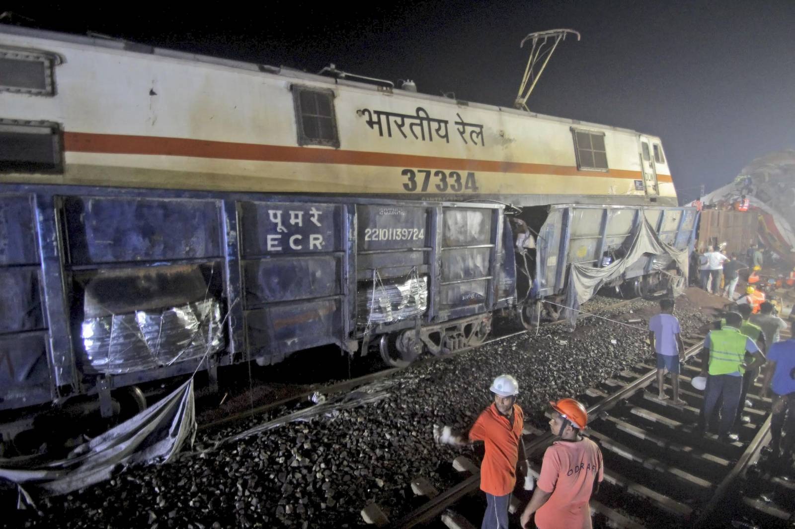 အိန္ဒိယမှာ ရထားချင်းတိုက်မိရာက လူ ၂၃၀ ကျော်သေဆုံး