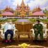 (နီပွန်​ဖောင်​ဒေးရှင်း ဥက္ကဌ ဆာဆာကာဝါနှင့် အာဏာသိမ်းစစ်​ခေါင်း​ဆောင်တို့ကို ၂၀၂၀ ခုနှစ်ကအတူတကွ​တွေ့ရစဥ်။ ဆာဆာကာဝါကို​ထောက်ခံ​ကြောင်း အပစ်ရပ် ၆ ဖွဲ့​၏ ထုတ်ပြန်ချက် ။ဓါတ်ပုံ-နီပွန်​ဖောင်​ဒေးရှင်း)