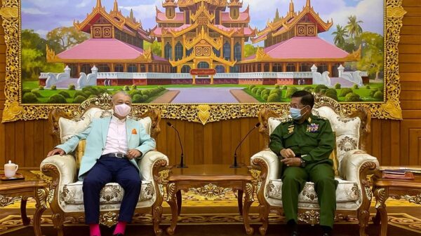 (နီပွန်​ဖောင်​ဒေးရှင်း ဥက္ကဌ ဆာဆာကာဝါနှင့် အာဏာသိမ်းစစ်​ခေါင်း​ဆောင်တို့ကို ၂၀၂၀ ခုနှစ်ကအတူတကွ​တွေ့ရစဥ်။ ဆာဆာကာဝါကို​ထောက်ခံ​ကြောင်း အပစ်ရပ် ၆ ဖွဲ့​၏ ထုတ်ပြန်ချက် ။ဓါတ်ပုံ-နီပွန်​ဖောင်​ဒေးရှင်း)