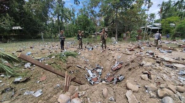 (စစ်ကောင်စီတပ်က ဖောင်းပြင်မြို့နယ် ကော်ကမ်းကျေးရွာကို ဗုံးကြဲတိုက်ခိုက်ပြီးနောက် တွေ့ရစဉ်။ ဓာတ်ပုံ - ဟုမ္မလင်း PDF)