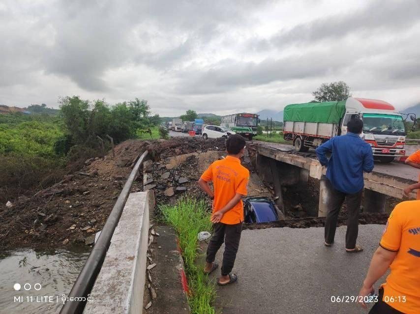 (ဘီးလင်းမြိုနယ်ရှိ တံတားတစ်စီးကို ဇွန်လ၂၈ရက် ညပိုင်းက မိုင်းခွဲဖျက်ဆီးပြီးနောက်တွေ့ရစဥ်။ ဓာတ်ပုံ - CJ)