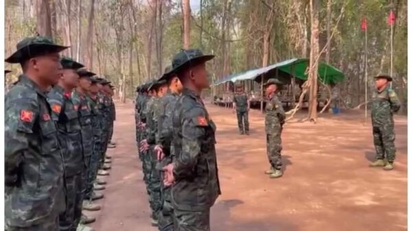 (ကလလတ- KNPLFတပ်ဖွဲ့ဝင်အချို့ ။ဓါတ်ပုံ-CJ)