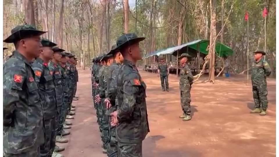 (ကလလတ- KNPLFတပ်ဖွဲ့ဝင်အချို့ ။ဓါတ်ပုံ-CJ)