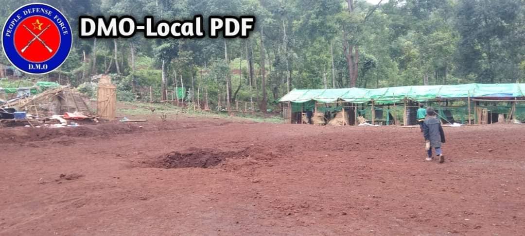 (စစ်ကောင်စီတပ် ဗုံးကြဲချခဲ့သော နေရာနှင့် အပျက်အစီးများကို တွေ့ရစဥ်။ဓါတ်ပုံ-DMO-PDF)