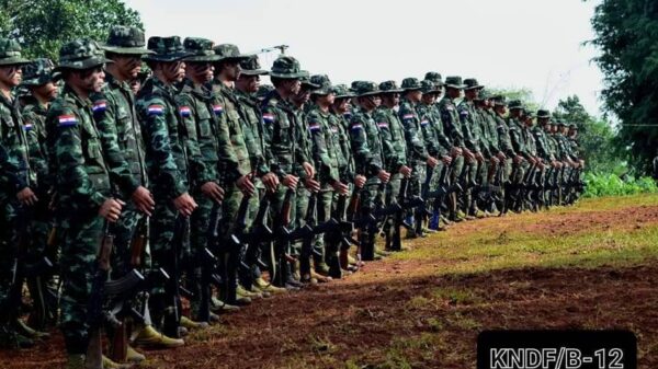 (ကရင်နီအမျိုးသားများကာကွယ်ရေးတပ် (KNDF)တပ်ရင်း -၁၂မှ ရဲဘော်များအား တွေ့စဉ်။ ဓာတ်ပုံ - KNDF)
