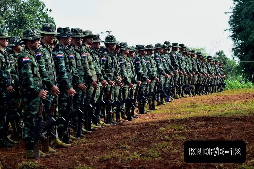 (ကရင်နီအမျိုးသားများကာကွယ်ရေးတပ် (KNDF)တပ်ရင်း -၁၂မှ ရဲဘော်များအား တွေ့စဉ်။ ဓာတ်ပုံ - KNDF)