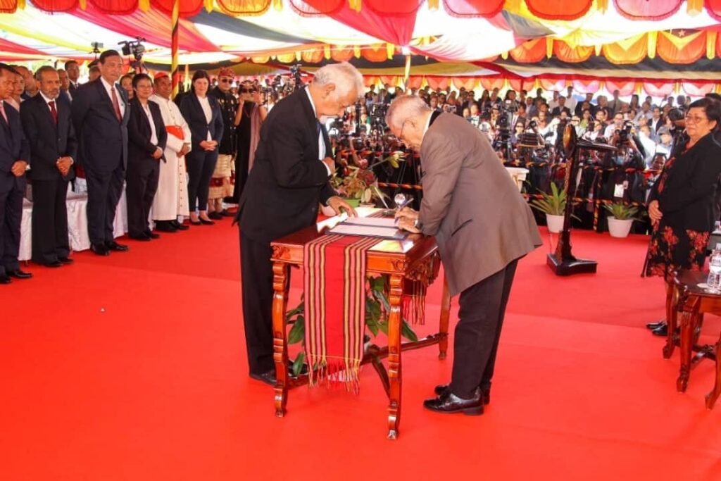 (အရှေ့တီမောနိုင်ငံ၏ အစိုးရသစ် ကျမ်းကျိန်ပွဲအခမ်းအနားနှင့် အခမ်းအနားသို့တက်ရောက်ခဲ့သော NUG နိုင်ငံခြားရေးဝန်ကြီး ဒေါ်ဇင်မာအောင်)
