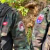 (BPLA တပ်ဖွဲ့ဝင်တစ်ဦးနှင့် KNLA တပ်မဟာ ၅ တပ်ဖွဲ့ဝင်တစ်ဦး ။ ဓါတ်ပုံ-BPLA)