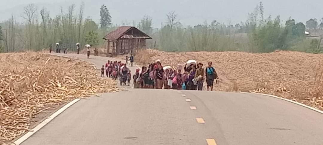 (နိူင်ငံတစ်ဝန်းက စစ်ဘေးရှောင်ပြည်သူတွေ ။ဓါတ်ပုံ-CJ)