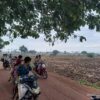 (စစ်ကောင်စီတပ်ပစ်ခတ်မှုကြောင့် ထွက်ပြေးတိမ်းရှောင်နေရသောခင်ဦးနယ်မှ ပြည်သူများအား တွေ့ရစဥ်။ ဓာတ်ပုံ - ခင်ဦးမြို့နယ်သတင်းမှန်ပြန်ကြားရေး)