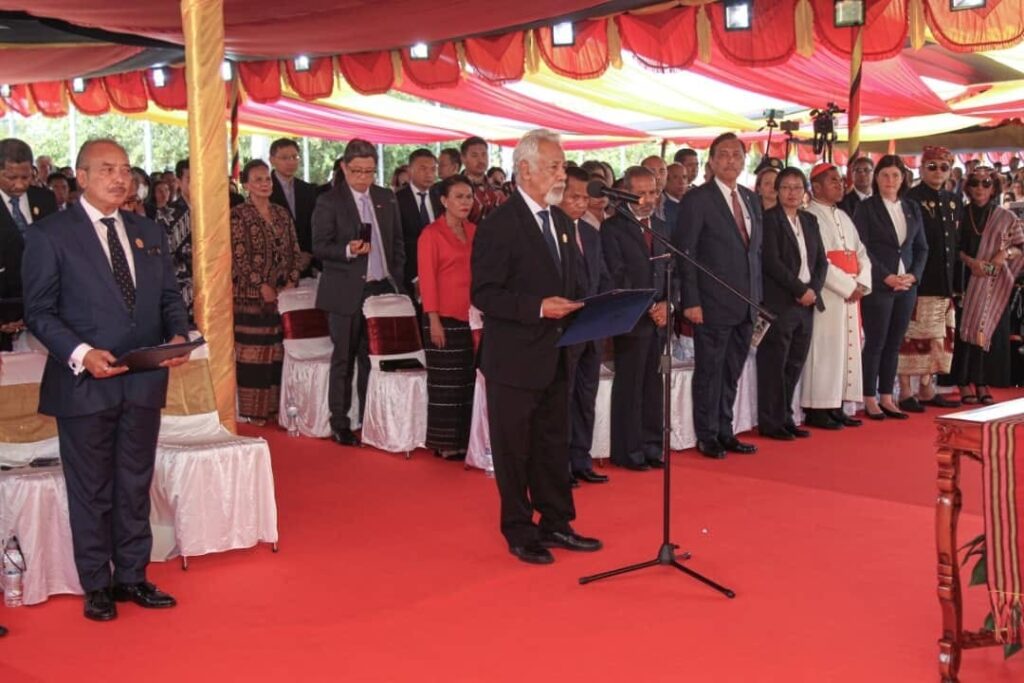 (အရှေ့တီမောနိုင်ငံ၏ အစိုးရသစ် ကျမ်းကျိန်ပွဲအခမ်းအနားနှင့် အခမ်းအနားသို့တက်ရောက်ခဲ့သော NUG နိုင်ငံခြားရေးဝန်ကြီး ဒေါ်ဇင်မာအောင်)