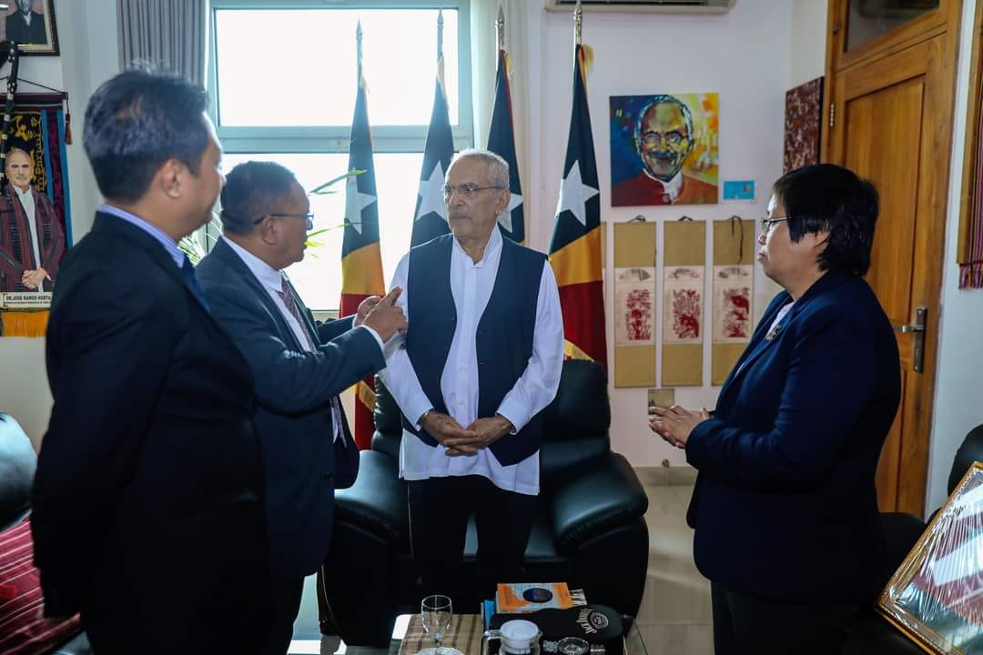 (အရှေ့တီမော(တီမောလက်စတီ)သမ္မတရာမို့စ်ဟောတာသည် NUG နိုင်ငံခြားရေးဝန်ကြီးဒေါ်ဇင်မာအောင်ကို သမ္မတအိမ်တော်၌လက်ခံ​တွေ့ဆုံစဥ်။ ဓါတ်ပုံ-ရာမို့စ်ဟောတာ​ဖေစ်ဘွခ်)