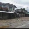 (ဝိုင်းမော်မြို့နယ် နန်ဆန်ယာန်ရွာနှင့် တိုက်ပွဲများ​ကြောင့် ​ဒေသခံပြည်သူများ​နေအိမ်နှင့်ဆိုင်များပိတ်ထားသည်ကိုတွေ့ရစဥ်။ ဓာတ်ပုံ - The Kachin Net)