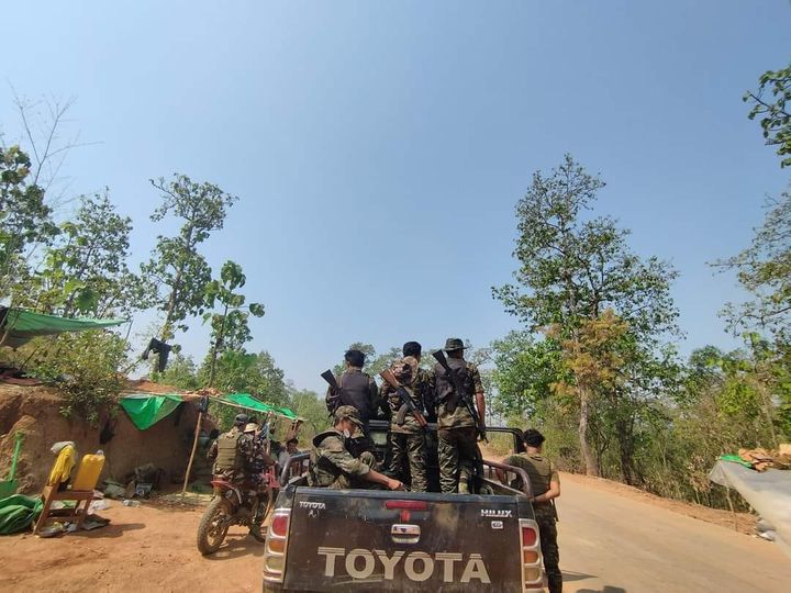 (HPDF မှ တပ်ဖွဲ့ဝင်အချို့ ကို​တွေ့ရစဥ် ။ဓါတ်ပုံ-HPDF)