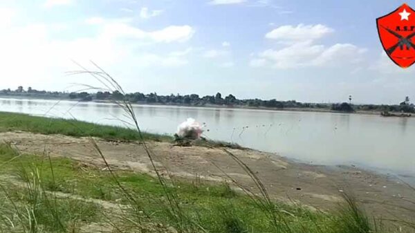 (ချောင်းဦးမြို့နယ် အမြင့်ရဲစခန်းကို အင်အားလာဖြည့်သည့် စစ်ကောင်စီရေယာဥ် ၂စင်းအား ဒေသကာကွယ်ရေးအဖွဲ့များက ၂၀၂၂ ဒီဇင်ဘာတွင် တွေ့ရစဥ်။ ဓာတ်ပုံ - ASF)