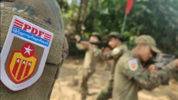 (ပဲခူးတိုင်း PDF မှ ရဲဘော်များအား တွေ့ရစဥ်။ ဓာတ်ပုံ - Bago Region PDF)