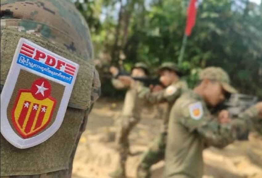 (ပဲခူးတိုင်း PDF မှ ရဲဘော်များအား တွေ့ရစဥ်။ ဓာတ်ပုံ - Bago Region PDF)