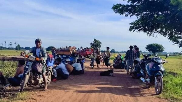 (စစ်ကောင်စီတပ်စစ်ကြောင်းကြောင့်ခင်ဦးနယ်အနောက်တောင်ခြမ်းရှိ ထွက်ပြေးလာရသောပြည်သူများ။ ဓာတ်ပုံ-ခင်ဦးမြို့နယ်သတင်းမှန်ပြန်ကြားရေးအဖွဲ့)