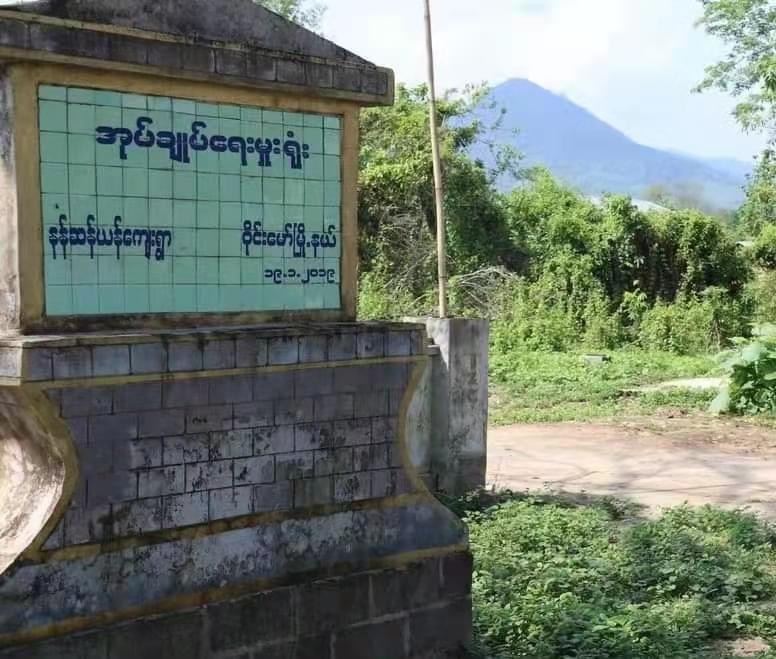 (ဝိုင်းမော်မြို့နယ် နန်ဆန်ယာန်ရွာနှင့် တိုက်ပွဲများကြောင့် ဒေသခံပြည်သူများနေအိမ်နှင့်ဆိုင်များပိတ်ထားသည်ကိုတွေ့ရစဥ်။ ဓာတ်ပုံ - The Kachin Net)