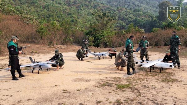 (Federal Wings အဖွဲ့ရဲဘော်များအား တွေ့ရစဉ်။ ဓာတ်ပုံ- Federal Wings)