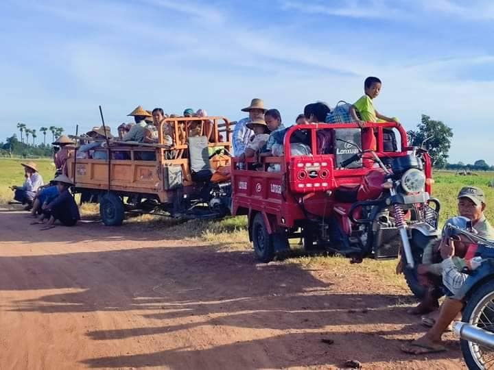 (စစ်ကောင်စီတပ်စစ်ကြောင်းကြောင့်ခင်ဦးနယ်အနောက်တောင်ခြမ်းရှိ ထွက်ပြေးလာရသောပြည်သူများ။ ဓာတ်ပုံ-ခင်ဦးမြို့နယ်သတင်းမှန်ပြန်ကြားရေးအဖွဲ့)