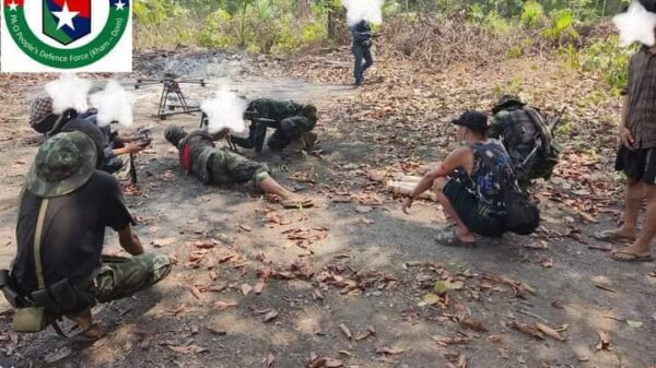 (KNU တပ်မဟာ (၁)နယ်မြေ၌ တိုက်ပွဲဝင်နေသည့် ပအိုဝ်းတပ် PPDF-KD ၏ ဒရုန်းတပ်မှရဲဘော်များအား တွေ့ရစဉ်။ ဓာတ်ပုံ - PPDF)