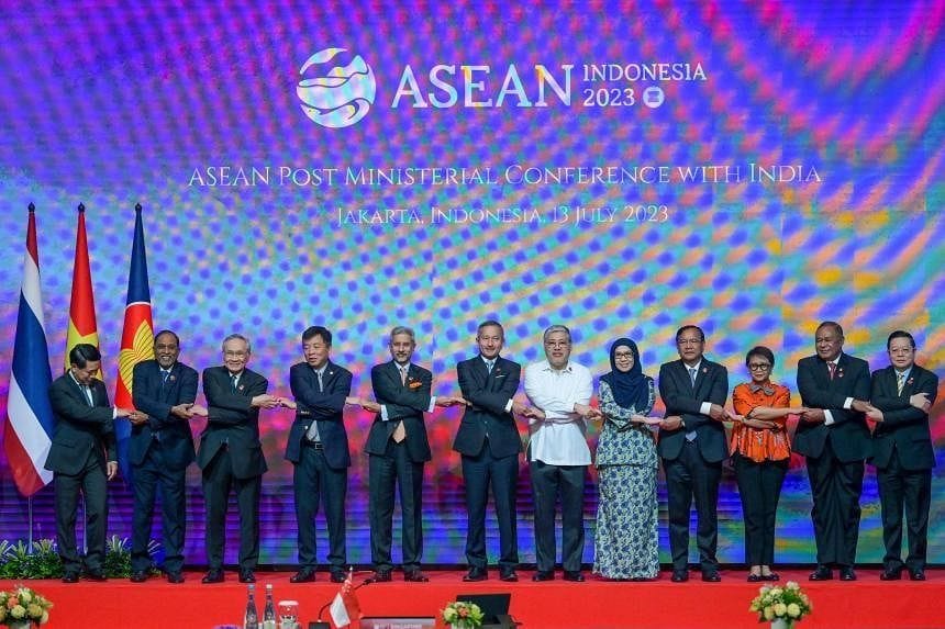 (အာဆီယံနိုင်ငံခြား​ရေးဝန်ကြီးများ အာဆီယံစတိုင်လ် စု​ပေါင်းဓါတ်ပုံရိုက်ကူးစဥ်။ဓါတ်ပုံ- AFP)