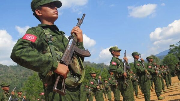 (ရက္ခိုင်တပ်​တော် (AA)မှ တပ်ဖွဲ့ဝင်အချို့။ ဓါတ်ပုံ- Stimson)