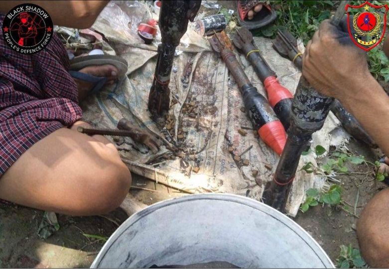 (မဟာမိတ်အဖွဲ့များက စစ်အုပ်စုအား တိုက်ခိုက်ရန် ပြင်ဆင်ခဲ့စဥ်။ ဓာတ်ပုံ-DRPA)