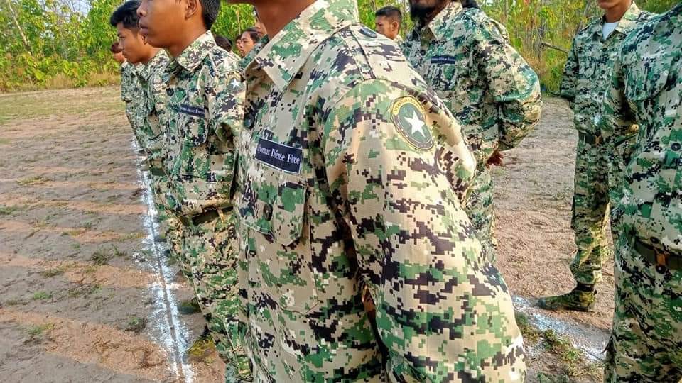 (Myanmar Defense Force -Taze -Tigerမှ တပ်ဖွဲ့ဝင်များ)