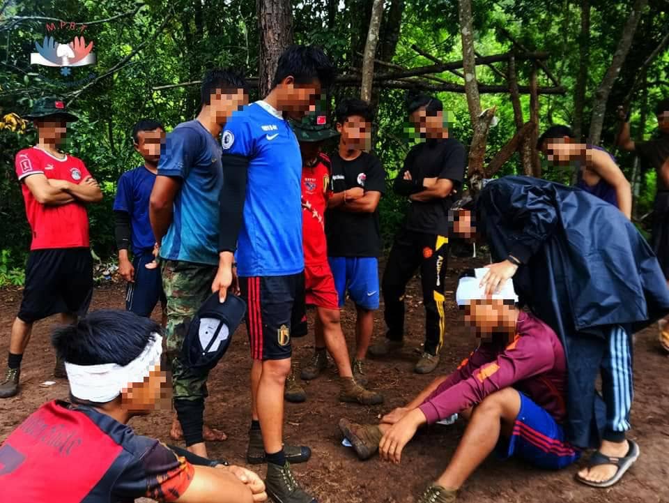 (MPRF အဖွဲ့ဝင်များ စစ်မြေပြင်အရေးပေါ်ကယ်ဆယ်ကုသရေး မွန်းမံစင်တန်းတက်ရောက်နေကြစဥ်။ဓါတ်ပုံ-MPRF)
