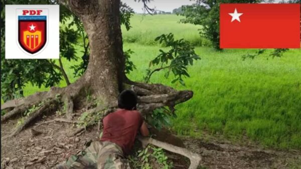 (ကျွဲရိုင်းပြင်တံတားဂိတ်တိုက်ခိုက်မှုမှ စနိုက်ပါသမား တော်လှန်ရေးရဲဘော်တစ်ဦးအား တွေ့ရစဥ်)