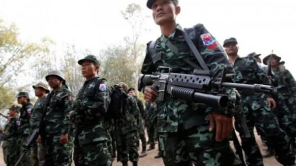 (KNLA မှ တပ်သားများအား တွေ့ရစဉ်။ ဓာတ်ပုံ - EPA)