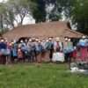 ညောင်လေးပင်ခရိုင်ထဲက ပြည်သူအချို့ကိုတွေ့ရစဉ် (ပုံဟောင်း)